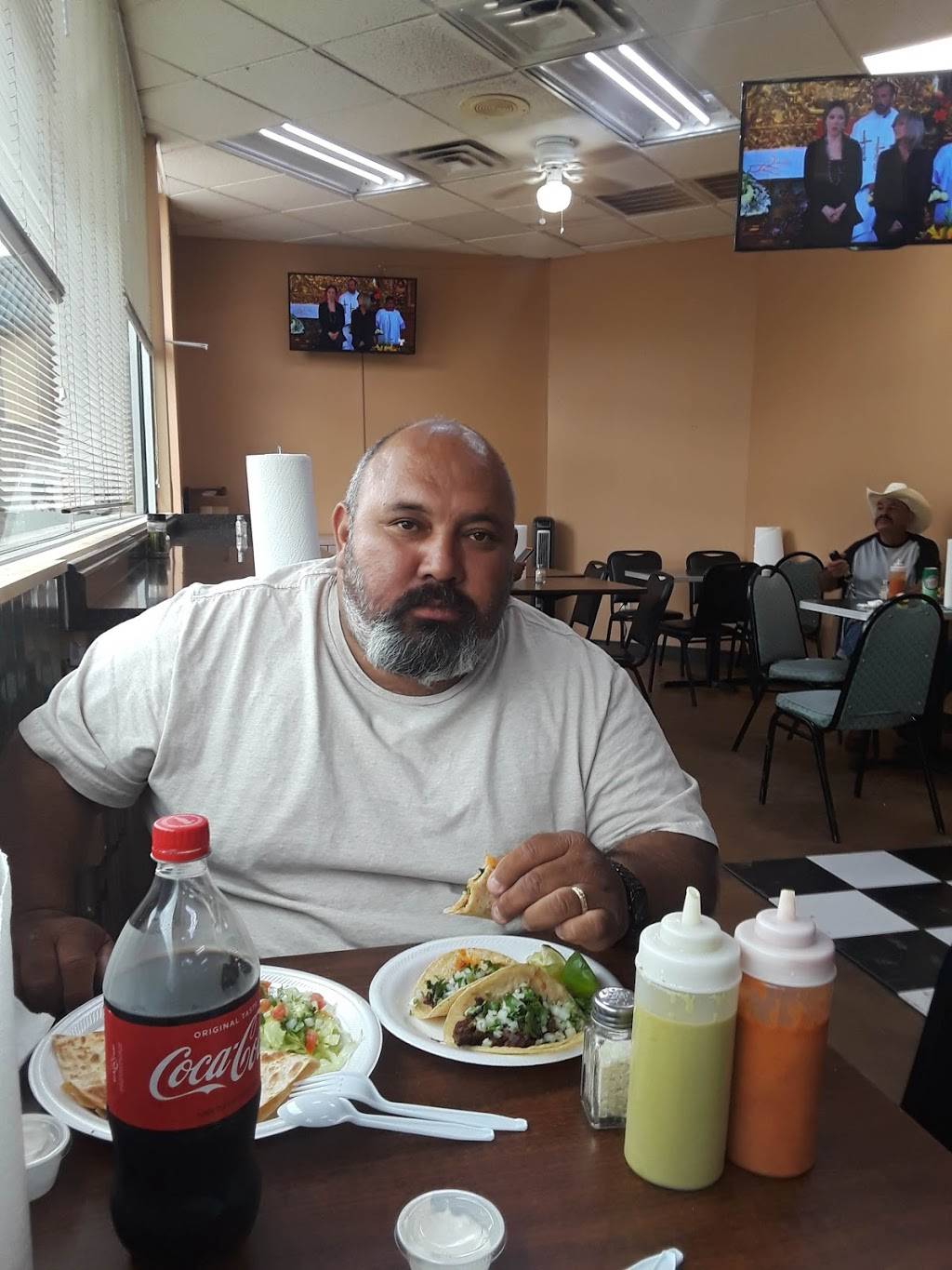 Taqueria Mercedez | restaurant | 877 Stemmons Fwy, Lewisville, TX 75067, USA | 4697633155 OR +1 469-763-3155