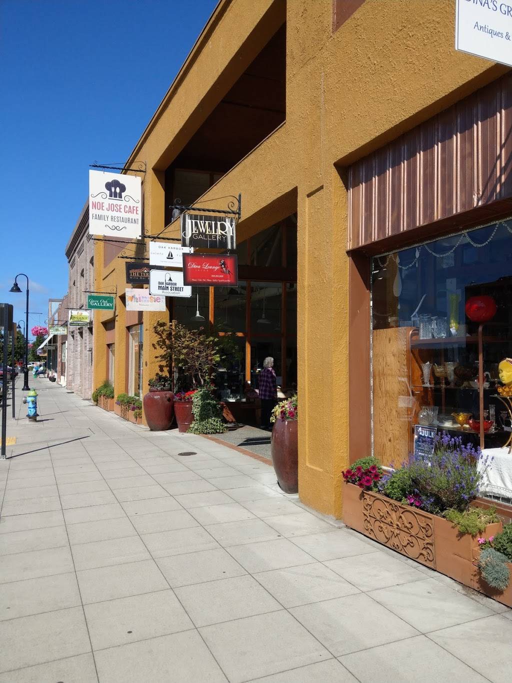 Noe Jose Cafe Family Restaurant | cafe | 830 SE Pioneer Way #106, Oak Harbor, WA 98277, USA | 3606826119 OR +1 360-682-6119