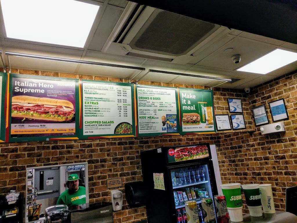 Subway | restaurant | I-95 North St, Madison, CT 06443, USA | 2034216058 OR +1 203-421-6058