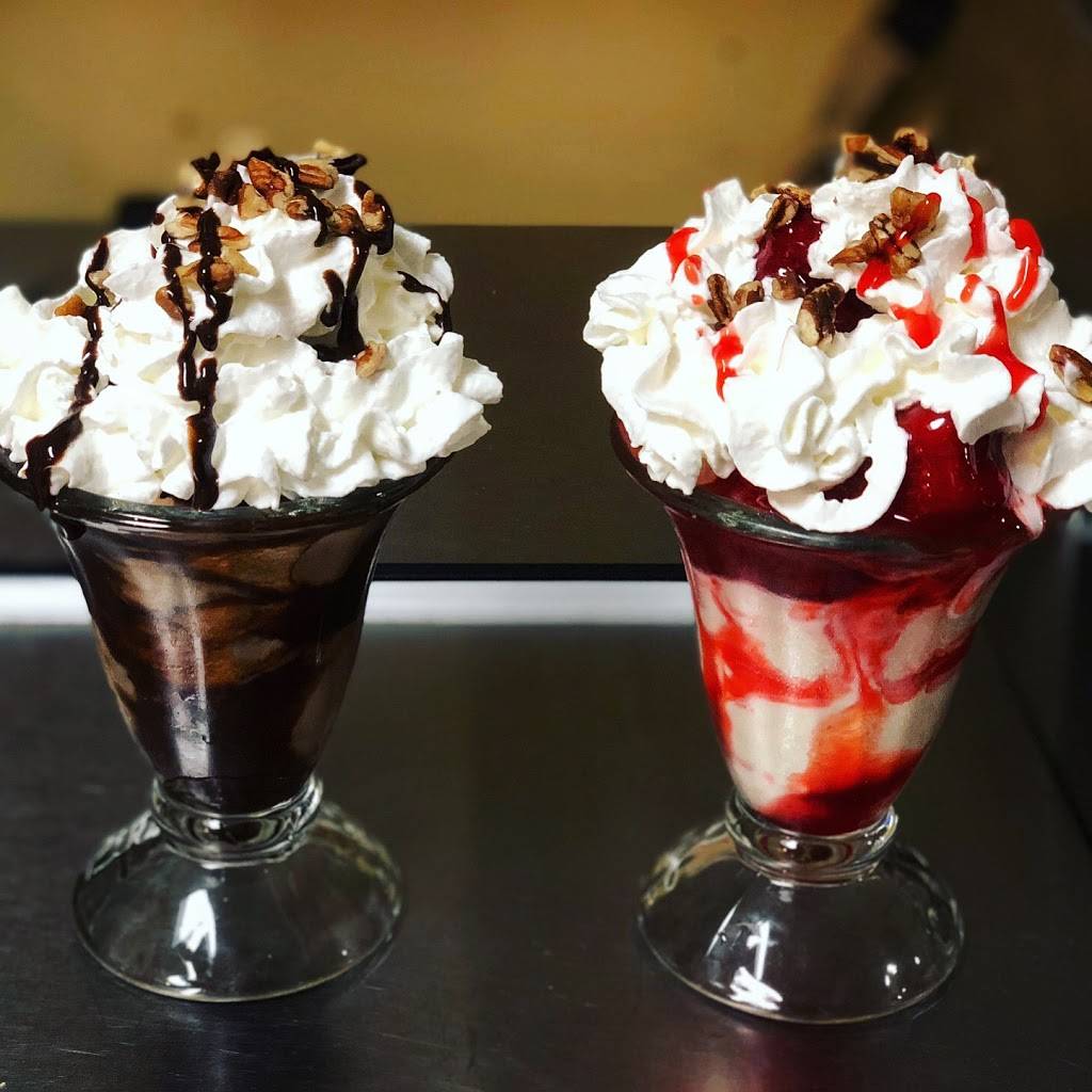 Jessicas Family Restaurant | restaurant | 140 W Main St, Whitewater, WI 53190, USA | 2624739890 OR +1 262-473-9890