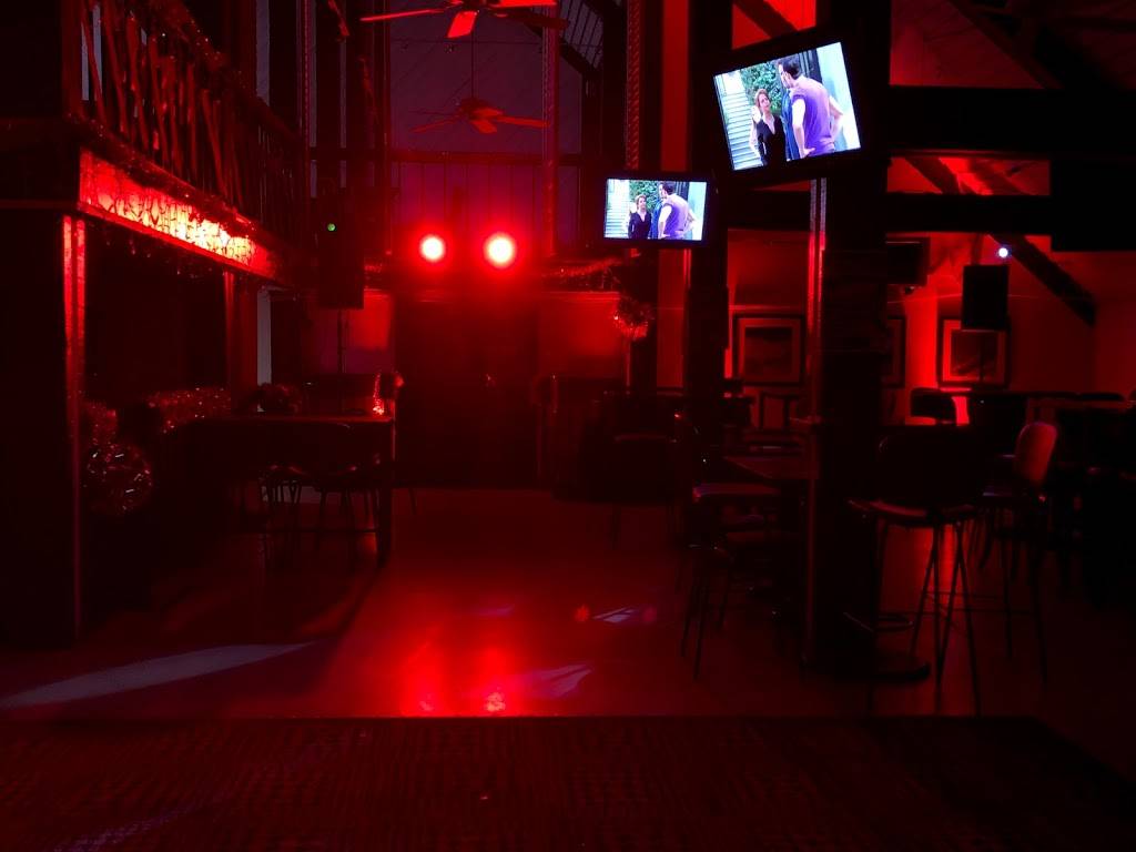 Smugglers Restaurant | night club | 3787 N Blackstone Ave, Fresno, CA 93726, USA | 5599169034 OR +1 559-916-9034