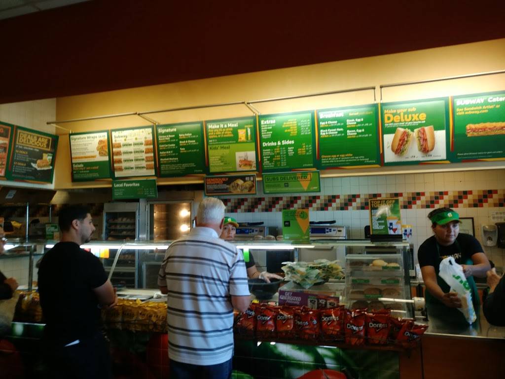 Subway Restaurants | restaurant | 3260 Irving Blvd #400, Dallas, TX 75247, USA | 2148197827 OR +1 214-819-7827