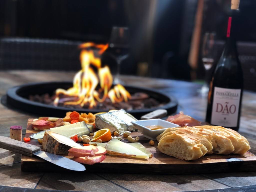 Vino Wine & Tapas Room | restaurant | 18046 W Ventura Blvd, Encino, CA 91316, USA | 8183432525 OR +1 818-343-2525