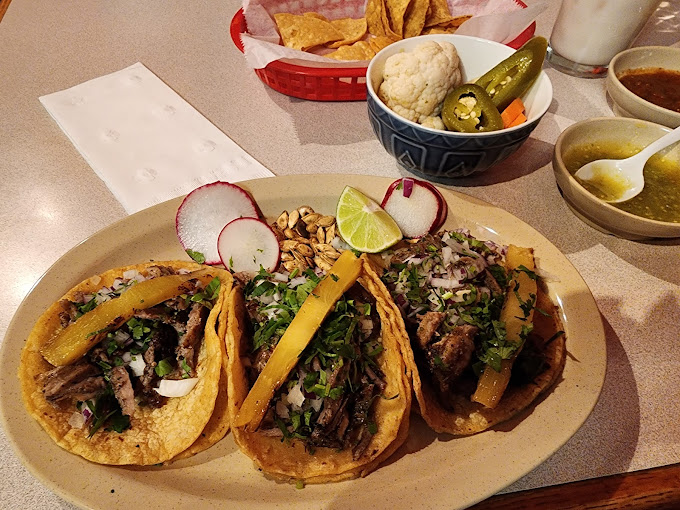 La Esquina del Taco | restaurant | 3259 W 63rd St, Chicago, IL 60629, USA | 3129001933 OR +1 312-900-1933