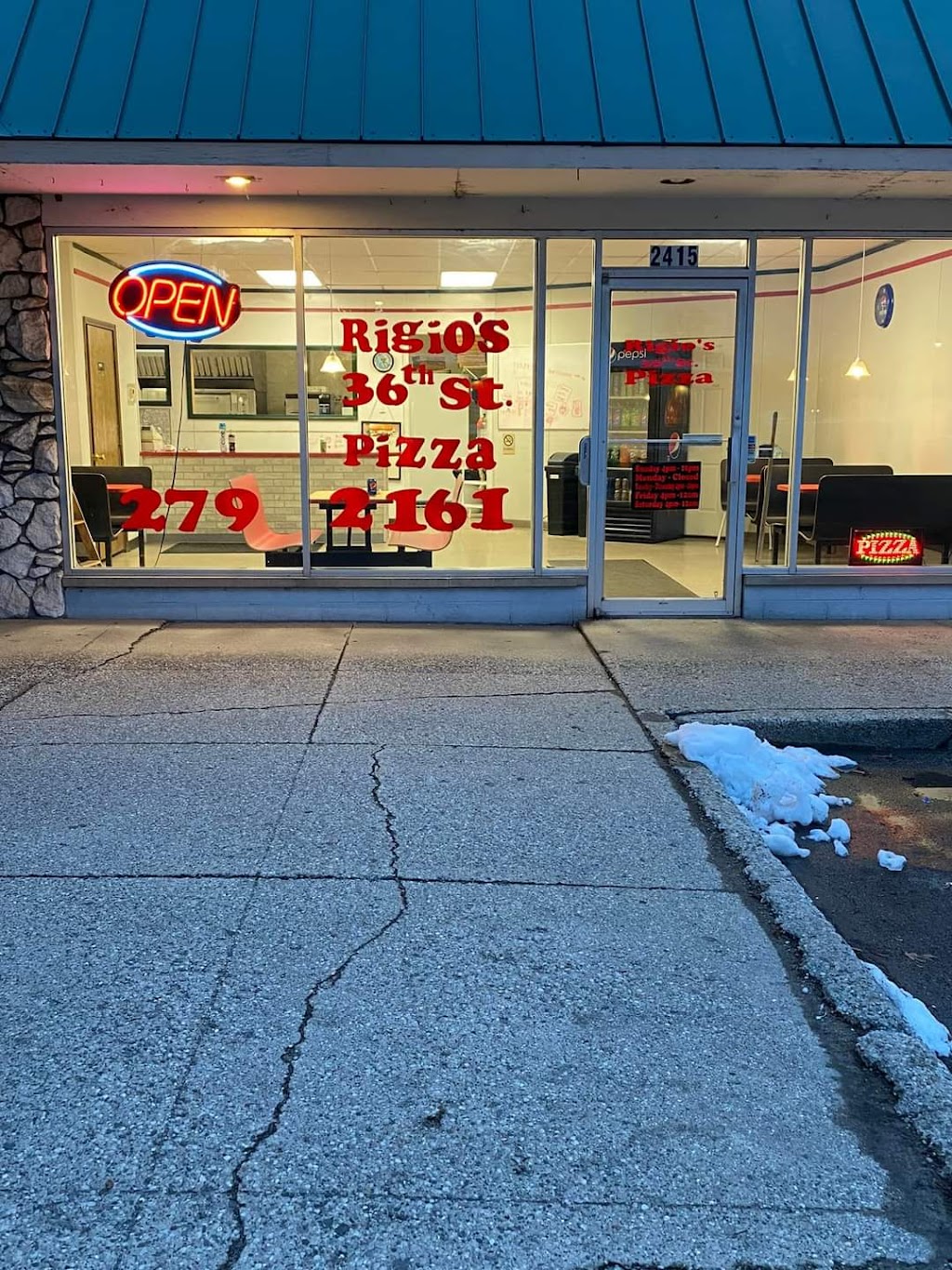 Rigios 36th street pizza | restaurant | 2415 36th St SW, Wyoming, MI 49519, United States | 6162792161 OR +1 616-279-2161