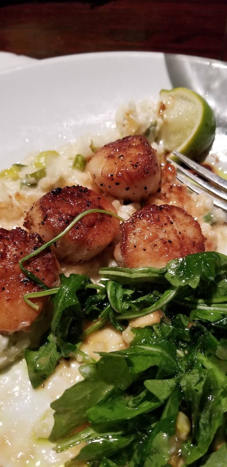 Houlihans | restaurant | 2136 NJ-35, Holmdel, NJ 07733, USA | 7326716633 OR +1 732-671-6633