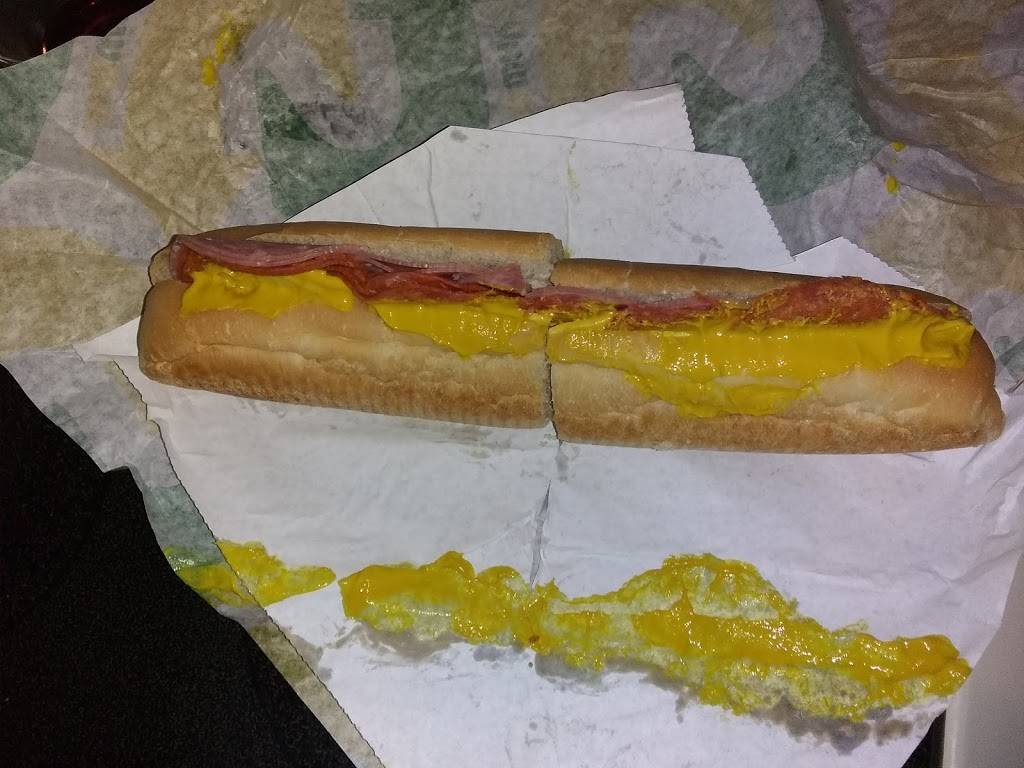 Subway | restaurant | 4921 S 220th Ave, Reed City, MI 49677, USA | 2318323010 OR +1 231-832-3010