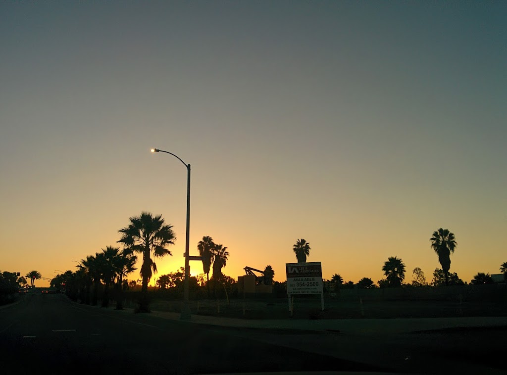 Starbucks | cafe | 999 E Spring St, Signal Hill, CA 90755, USA | 5629889304 OR +1 562-988-9304