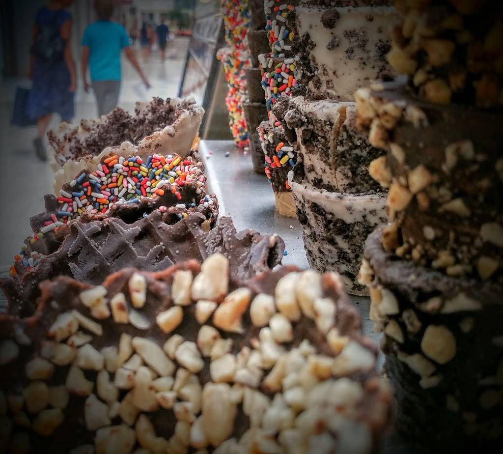 Ben & Jerrys | bakery | 14006 Riverside Dr, Sherman Oaks, CA 91423, USA | 8183851276 OR +1 818-385-1276