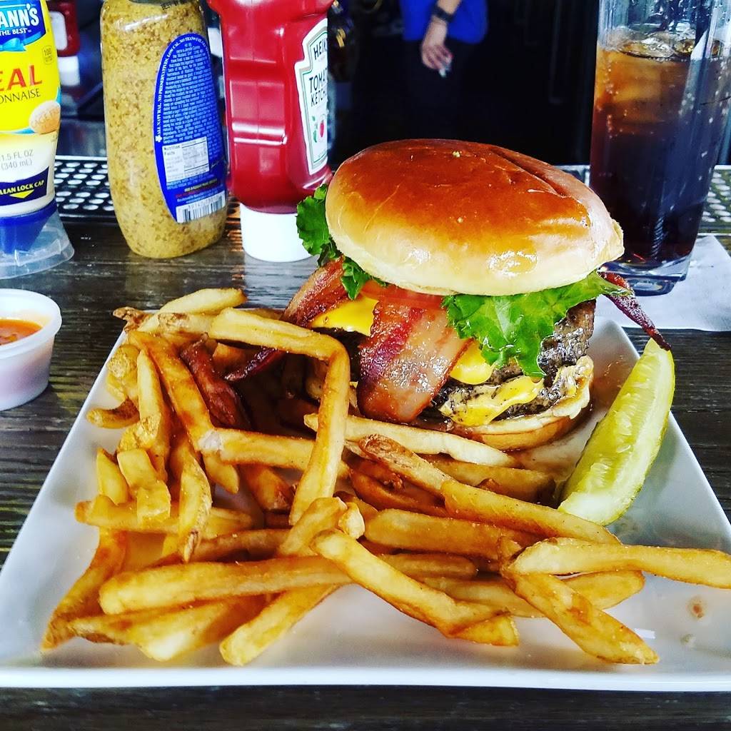 Deuces and The Diamond Club | restaurant | 3505 N Clark St, Chicago, IL 60657, USA | 7736445554 OR +1 773-644-5554