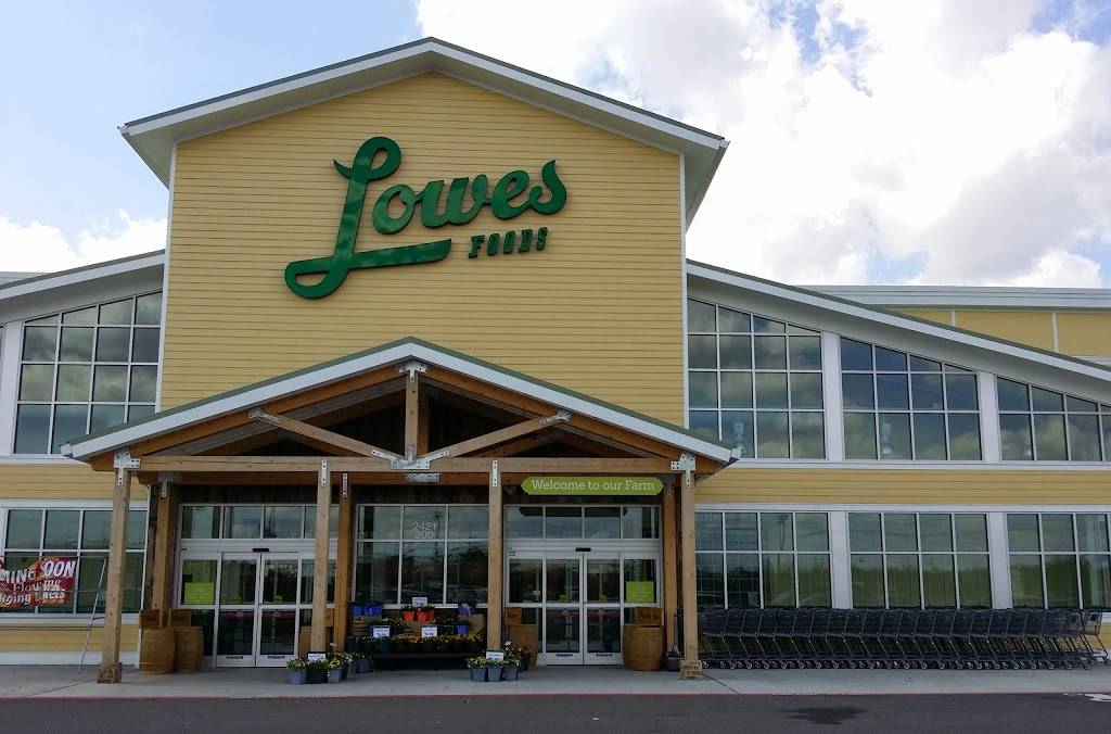 Lowes Foods of Jacksonville | bakery | 2421 Gum Branch Rd #200, Jacksonville, NC 28540, USA | 9109394358 OR +1 910-939-4358