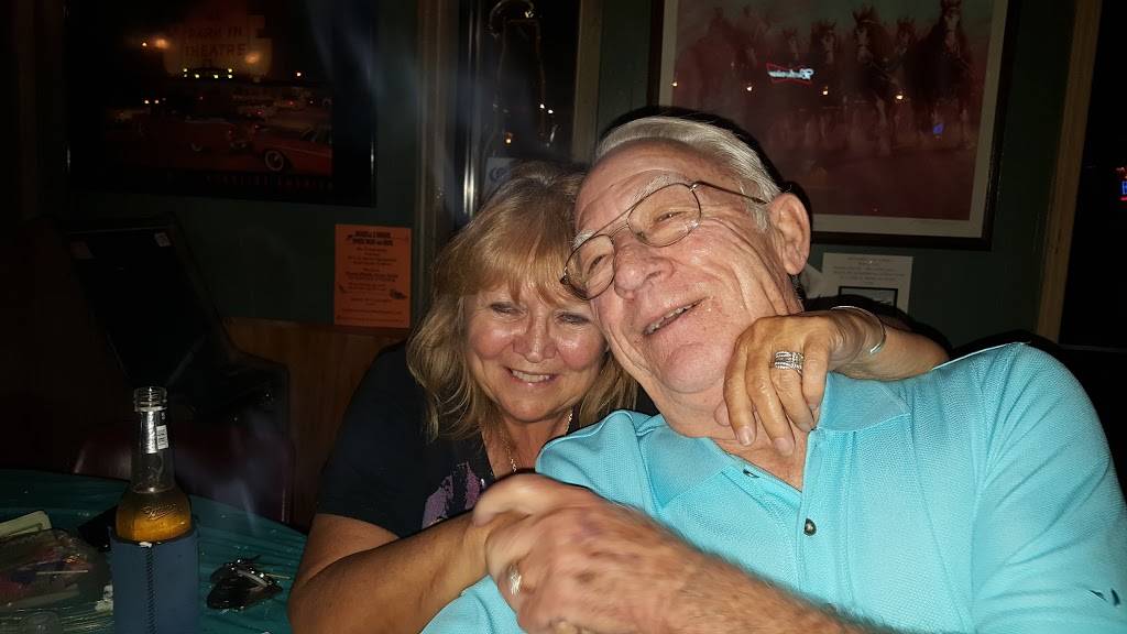 Whiskers Bar & Grill | restaurant | 944 US-54, Camdenton, MO 65020, USA | 5733466100 OR +1 573-346-6100