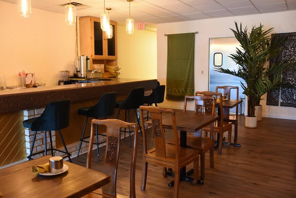 Little Siam | restaurant | 208 W Wisconsin Ave, Neenah, WI 54956, USA | 9202156537 OR +1 920-215-6537