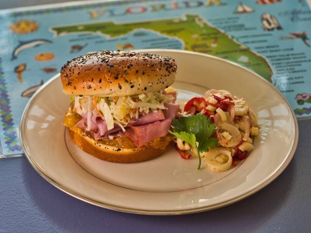 Retts Place | restaurant | 4777 S Orange Ave, Orlando, FL 32806, USA | 4079671549 OR +1 407-967-1549