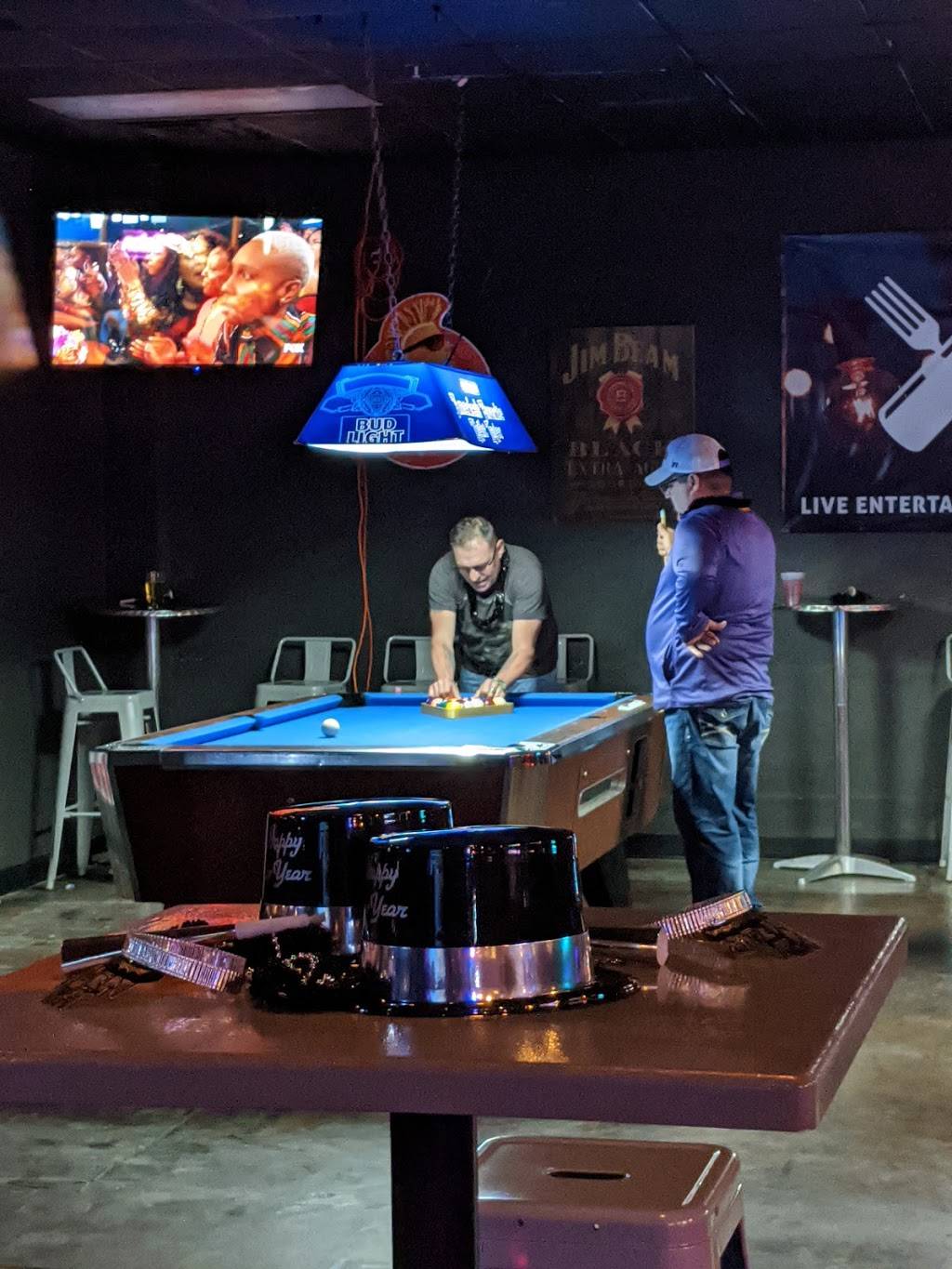 Locals Bar and Kitchen | restaurant | 7755 Magnolia Beach Rd Suite A, Denham Springs, LA 70726, USA | 2253805555 OR +1 225-380-5555