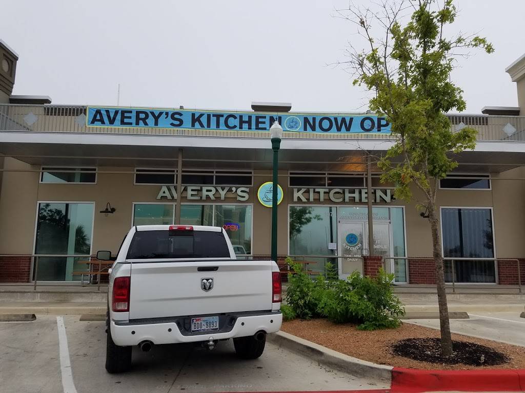 Averys Kitchen LLC | restaurant | 2063 Central Plaza #107, New Braunfels, TX 78130, USA | 8302140506 OR +1 830-214-0506