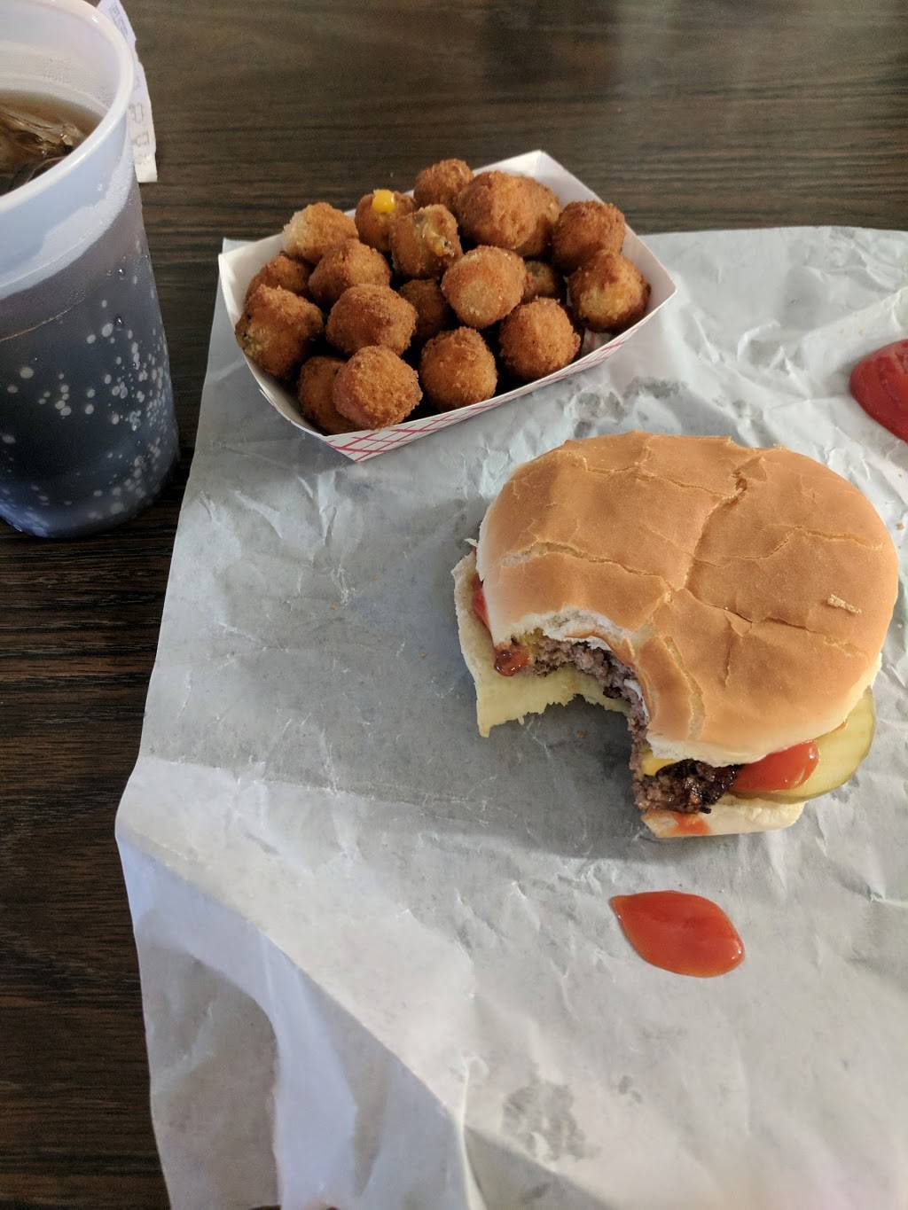 Green Gables Bar & Grill | restaurant | 17485 E 2500 Rd N, Hudson, IL 61748, USA | 3097472496 OR +1 309-747-2496