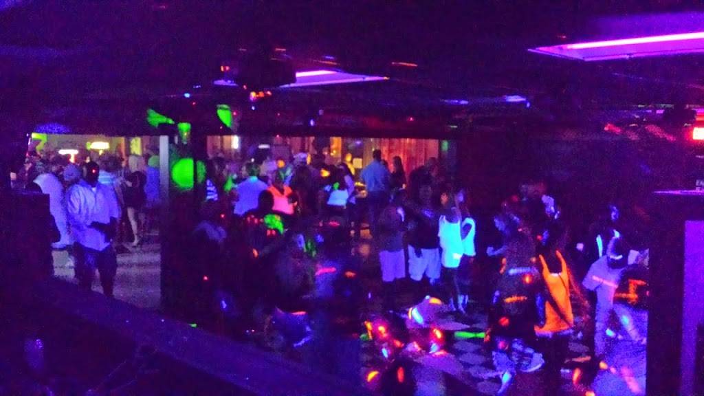 Mile High Club Bar & Grill | restaurant | 2308 Airport Blvd, Cayce, SC 29033, USA | 8039260110 OR +1 803-926-0110