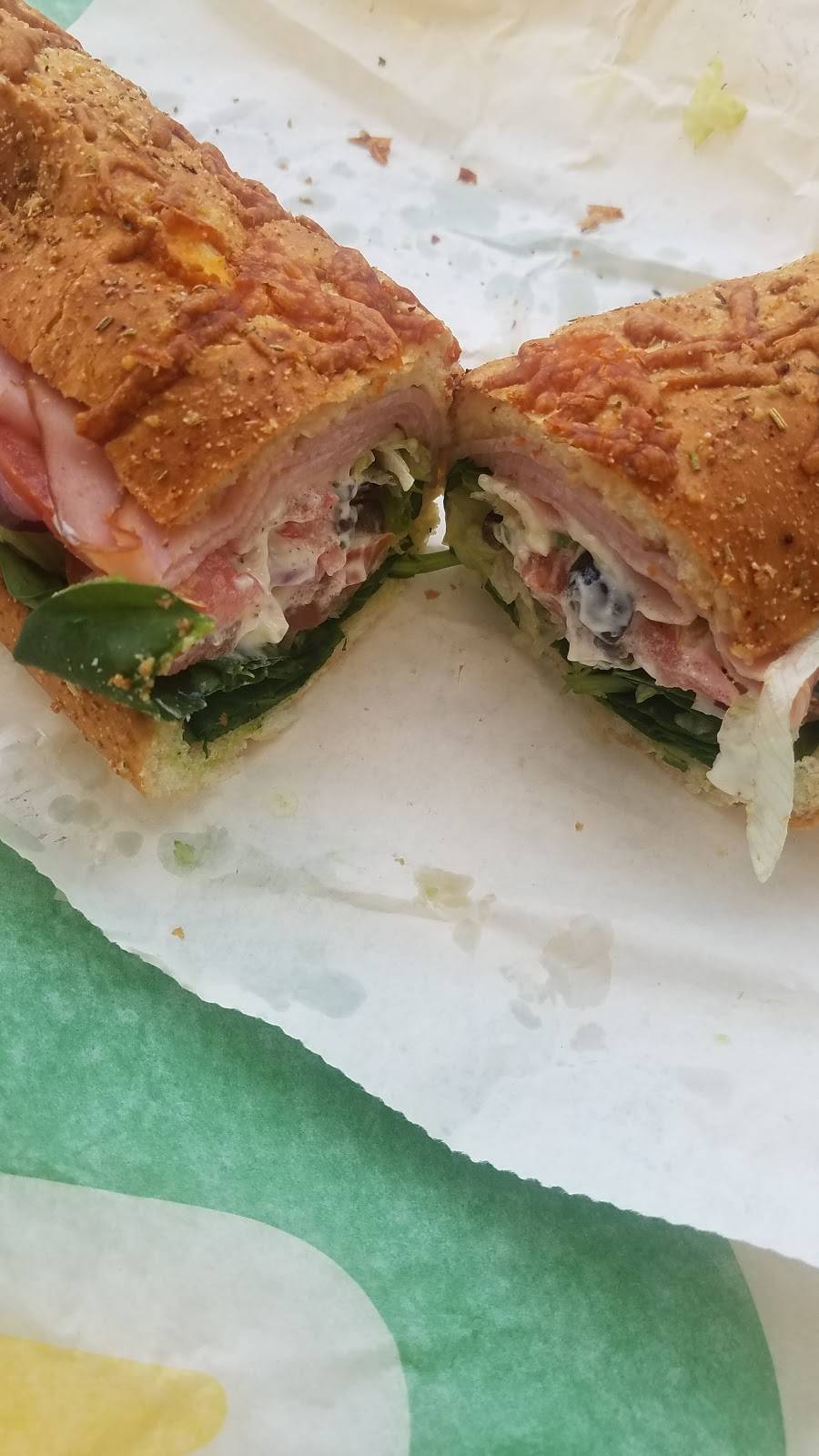 Subway Restaurants | restaurant | 1, The Davis Building, 1302 Elm St, Dallas, TX 75201, USA | 2147471088 OR +1 214-747-1088