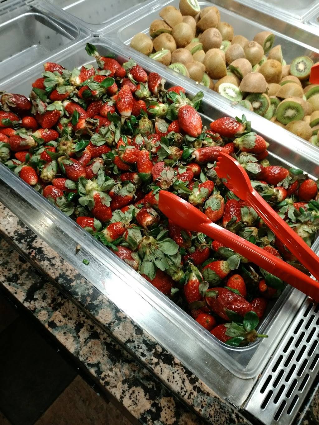 Burge Market Place | restaurant | Burge Residence Hall, 301 N Clinton St, Iowa City, IA 52242, USA | 3193351959 OR +1 319-335-1959