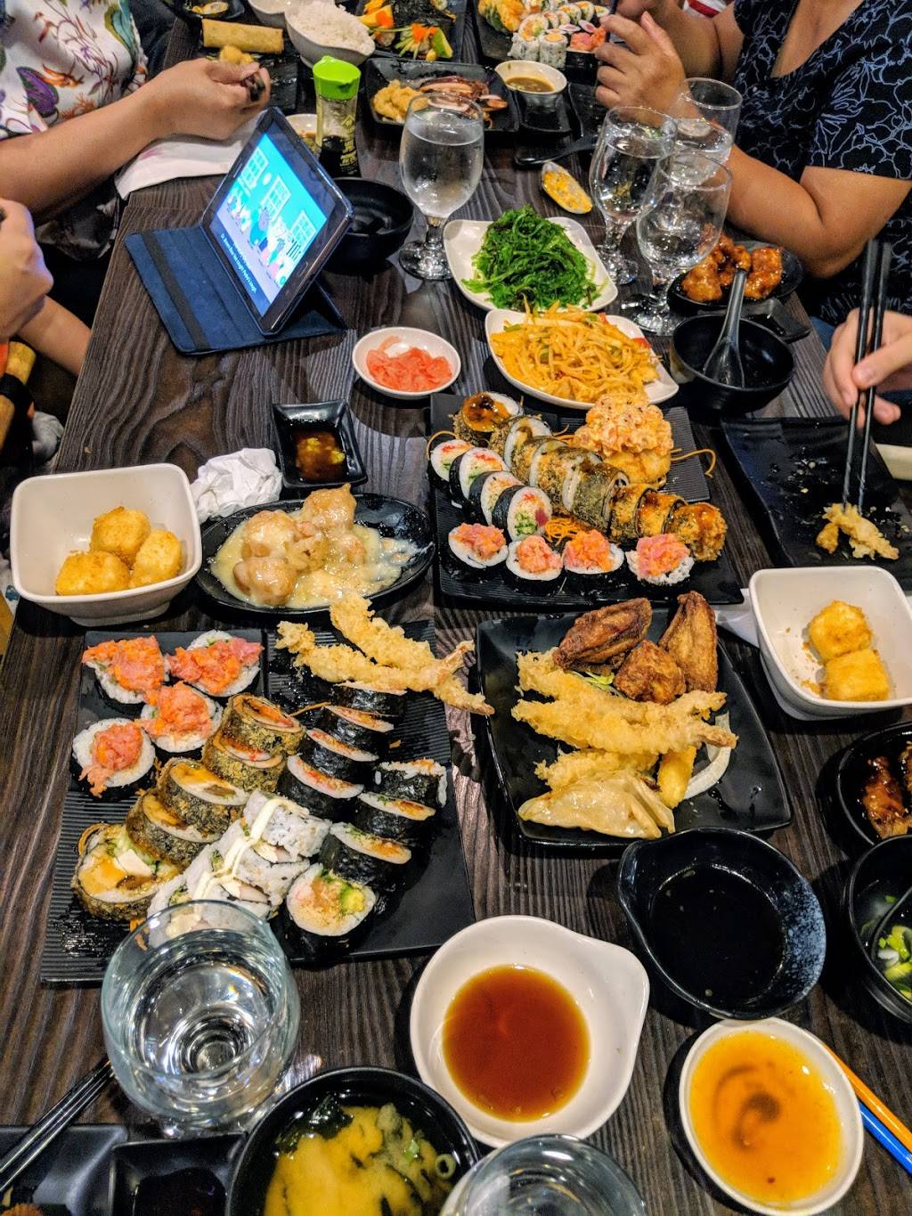 Hasu Restaurant | restaurant | 2762 Boulevard Saint-Charles, Kirkland, QC H9H 3B6, Canada | 5146948668 OR +1 514-694-8668