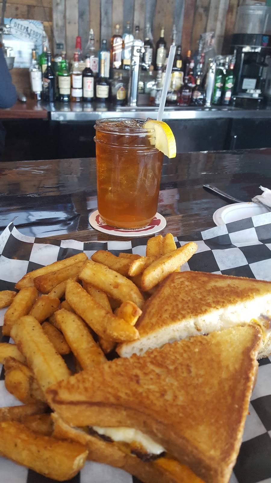 Breezes Dock Bar & Grill | restaurant | 5724 U.S. 9, Tuckerton, NJ 08087, USA | 6092960372 OR +1 609-296-0372