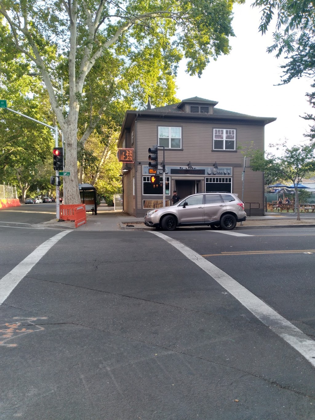 B-Side | restaurant | 1430 S St, Sacramento, CA 95811, USA | 9167061830 OR +1 916-706-1830