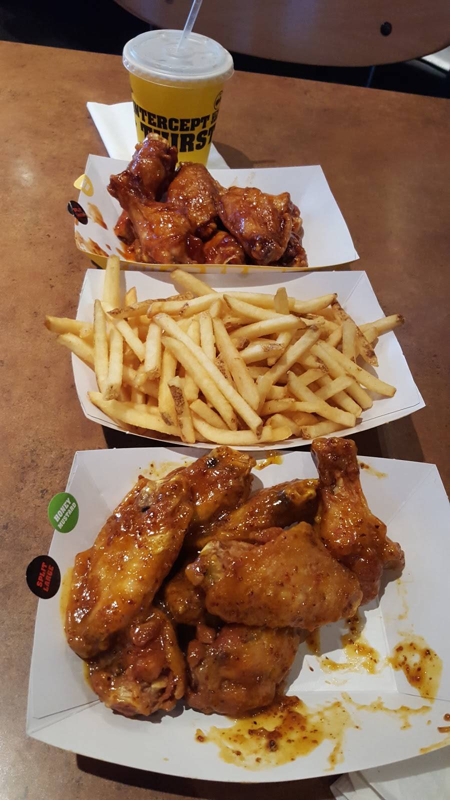 Buffalo Wild Wings | restaurant | 7 E Washington St, Indianapolis, IN 46204, USA | 3179519464 OR +1 317-951-9464