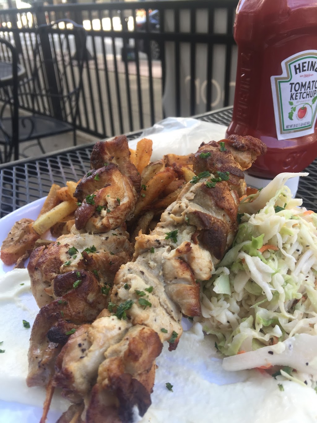 Zaytoon Lebanese Kitchen | restaurant | 1150 Huron Rd E, Cleveland, OH 44115, USA | 2167955000 OR +1 216-795-5000