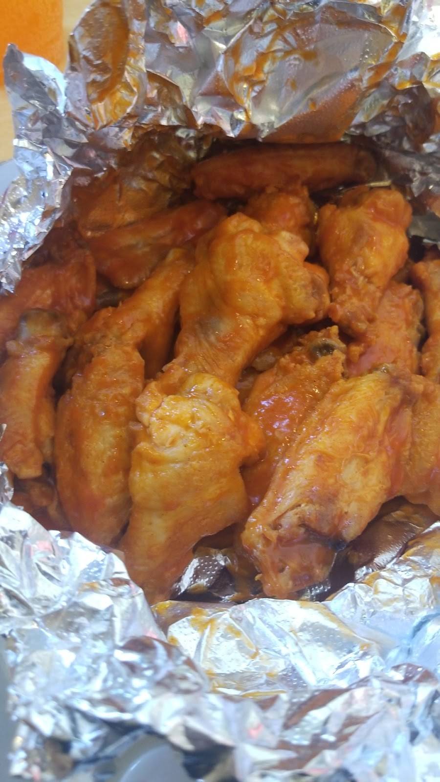 Wisconsin Pizza Authority | restaurant | 1888 N Humboldt Ave, Milwaukee, WI 53202, USA | 4148080899 OR +1 414-808-0899