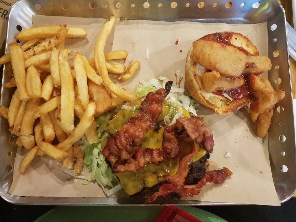 Chilis Bar & Grill | restaurant | 2400 Yankee Clipper Dr, Jacksonville, FL 32218, USA | 9047410040 OR +1 904-741-0040