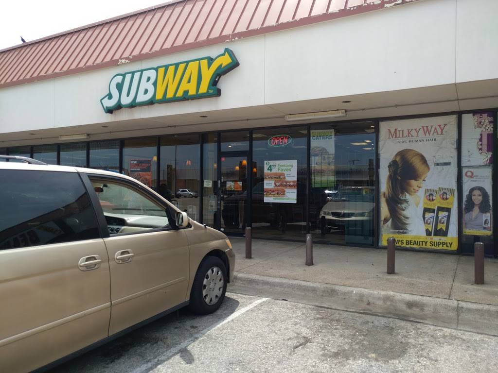 Subway | restaurant | 2231 Singleton Blvd Ste 102 Lakewest Town Center, Dallas, TX 75212, USA | 2146897827 OR +1 214-689-7827