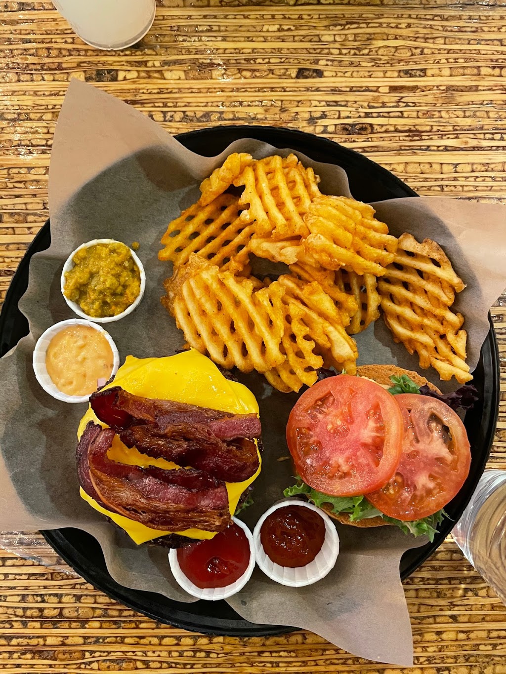 Gordo Burger | restaurant | 2301 S Howell Ave, Milwaukee, WI 53207, USA | 4148851118 OR +1 414-885-1118