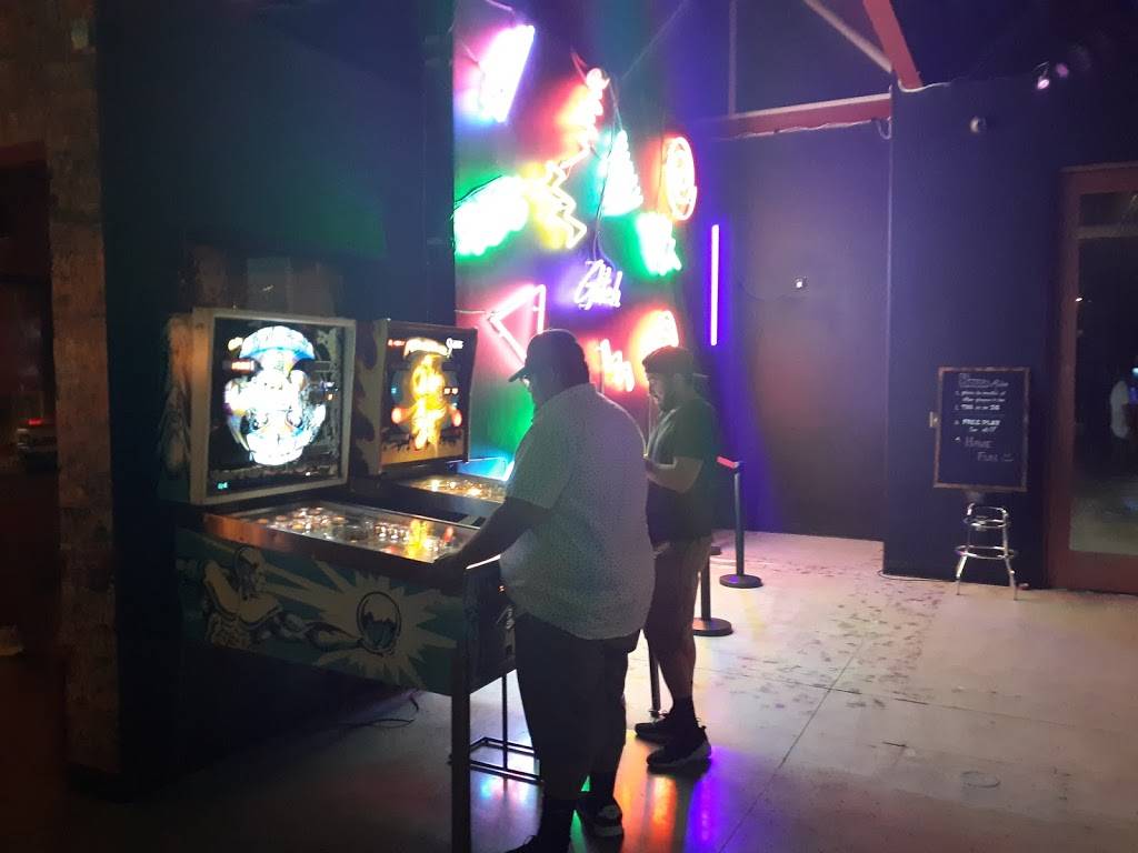 Glitch Restaurant & Arcade | restaurant | 2080 N Palm Canyon Dr, Palm Springs, CA 92262, USA | 2133575674 OR +1 213-357-5674