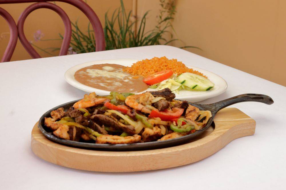 Las Trancas Restaurant | restaurant | 5351 Atlantic Blvd, Maywood, CA 90270, USA | 3235602494 OR +1 323-560-2494