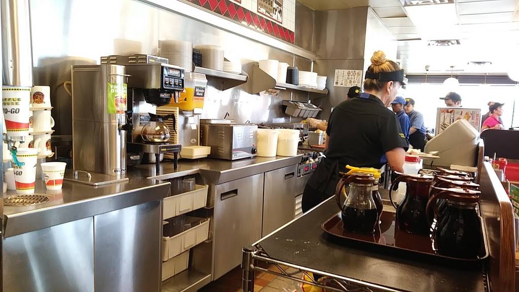 Waffle House | meal takeaway | 5309 S College Rd, Wilmington, NC 28412, USA | 9103970110 OR +1 910-397-0110