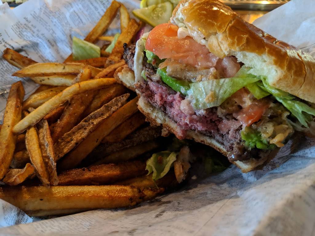 Captain Mikes | restaurant | 5118 6th Ave, Kenosha, WI 53140, USA | 2626582278 OR +1 262-658-2278