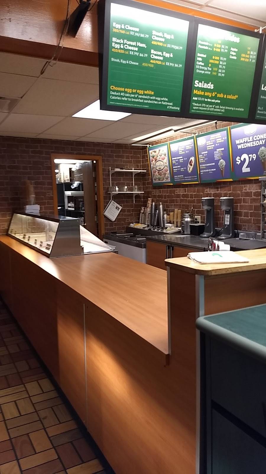 Subway | meal takeaway | 5005 Center St, Omaha, NE 68106, USA | 4025514416 OR +1 402-551-4416