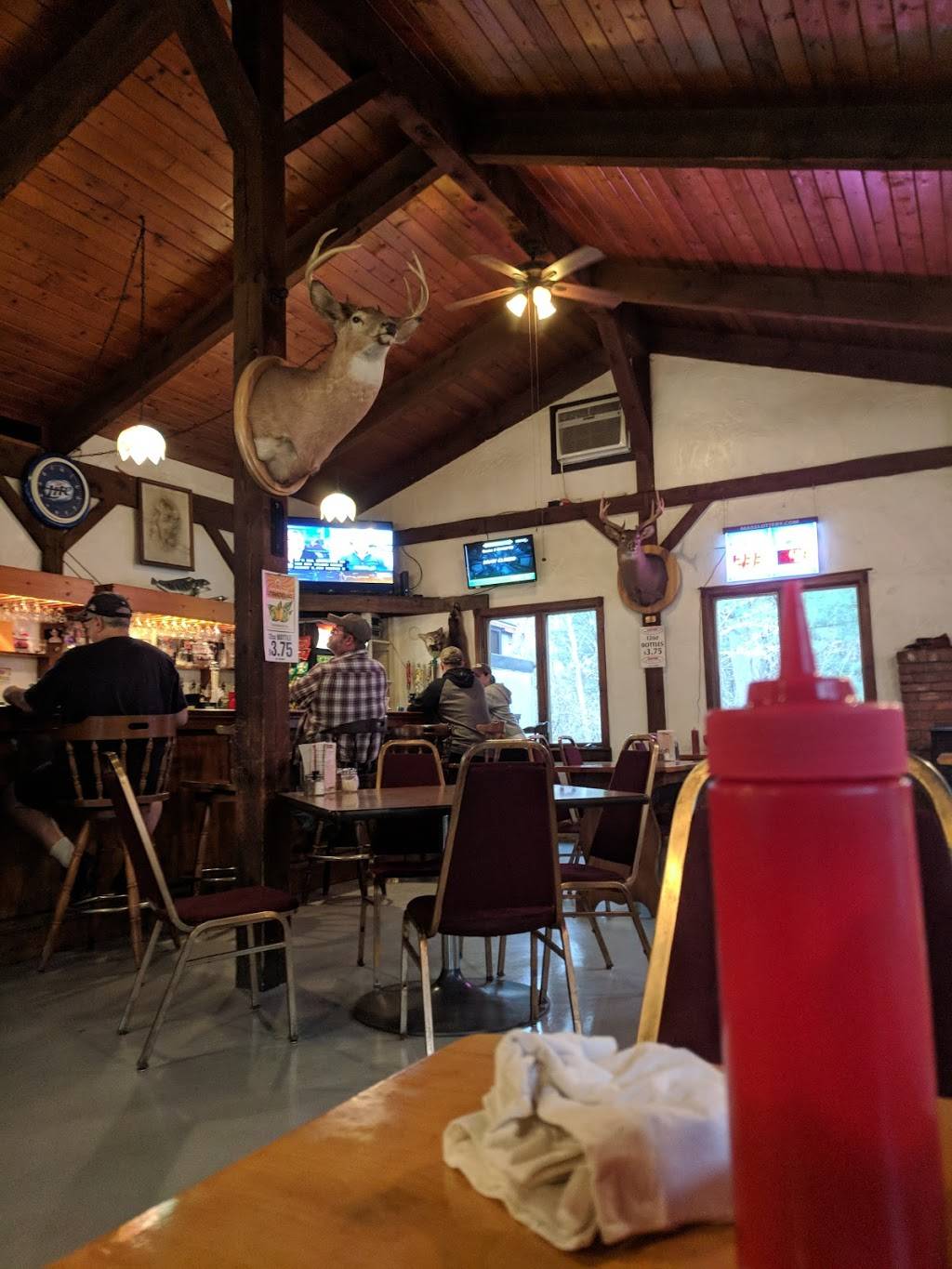 MJ Tuckers Pizza & Pub | restaurant | 61 S Main St, Sandisfield, MA 01255, USA | 4132584040 OR +1 413-258-4040