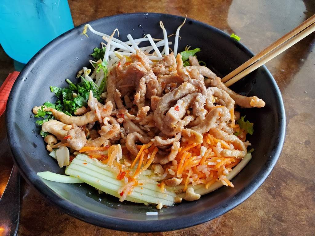 DaLat Vietnamese Restaurant and Bar | restaurant | 2537 N Fitzhugh Ave, Dallas, TX 75204, USA | 2148273200 OR +1 214-827-3200