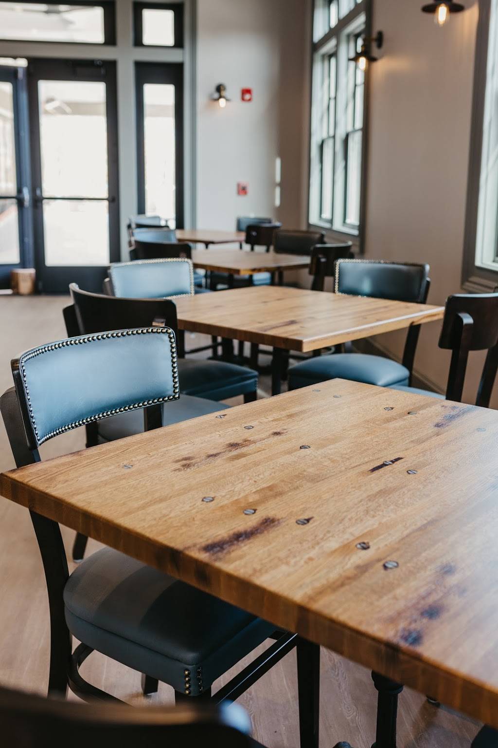 Weathervane | restaurant | 117 Clubhouse Dr, Weymouth, MA 02190, USA | 7818121723 OR +1 781-812-1723