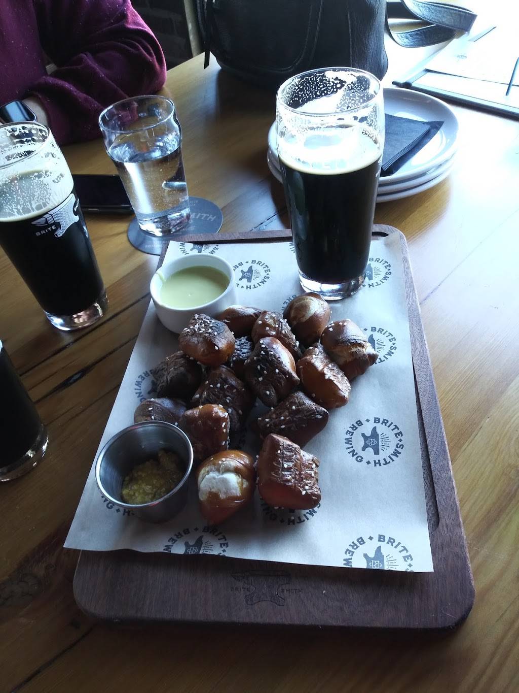 Britesmith Brewing | restaurant | 5611 Main St, Williamsville, NY 14221, USA | 7166504080 OR +1 716-650-4080