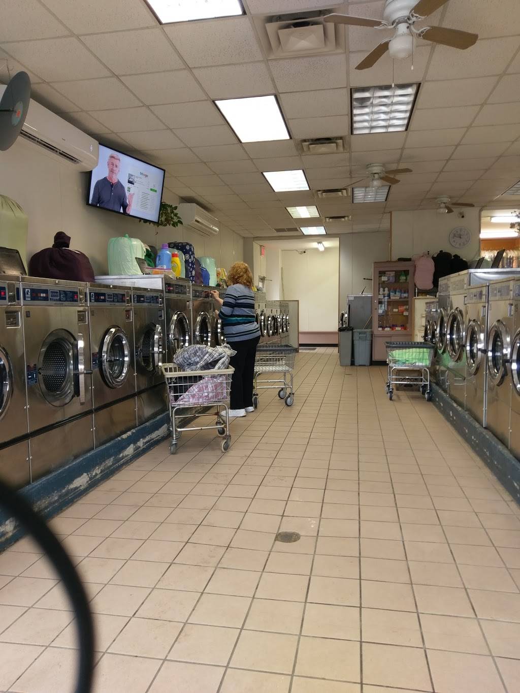 Golden Harbor | restaurant | 82-16 63rd Ave, Middle Village, NY 11379, USA | 7183351888 OR +1 718-335-1888