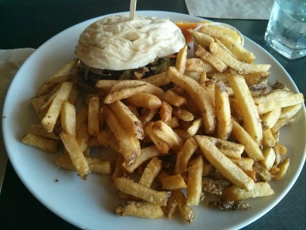 Chez Victor | restaurant | 1610 Boulevard Alphonse-Desjardins, Lévis, QC G6V 0H1, Canada | 4189039898 OR +1 418-903-9898