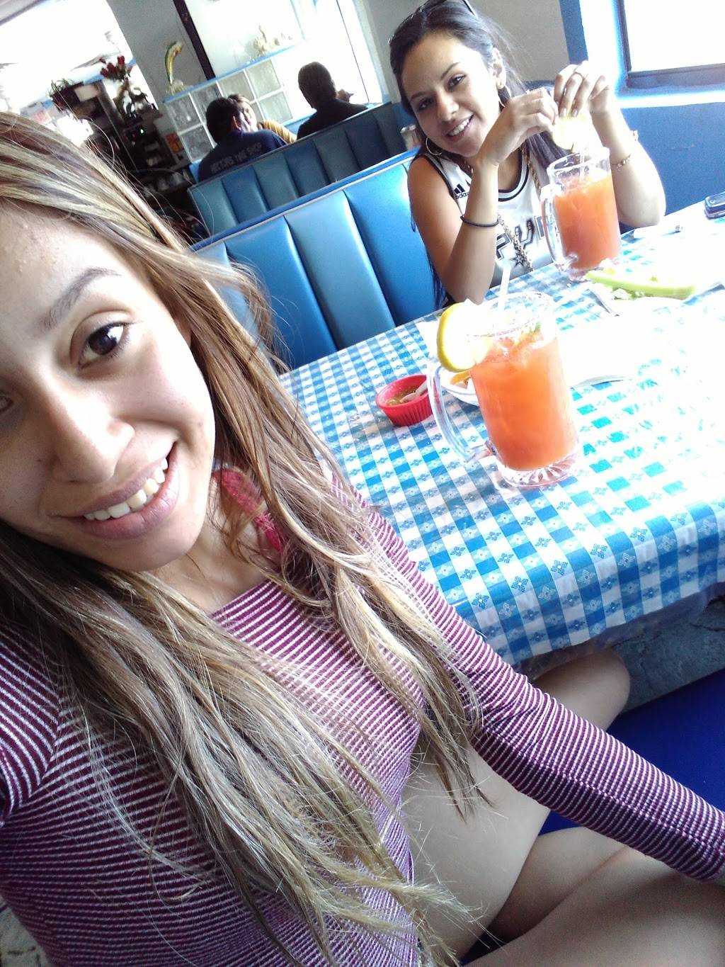 El Golfo de mexico | restaurant | 5539 Enrique M. Barrera Pkwy, San Antonio, TX 78227, USA | 2106708080 OR +1 210-670-8080