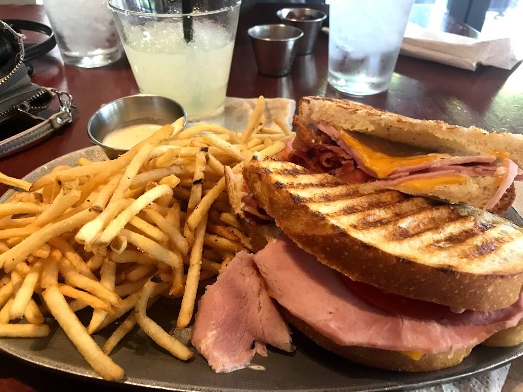 Village Burger Bar | restaurant | 3699 McKinney Ave, 325 West Village C, Dallas, TX 75204, USA | 2144439998 OR +1 214-443-9998