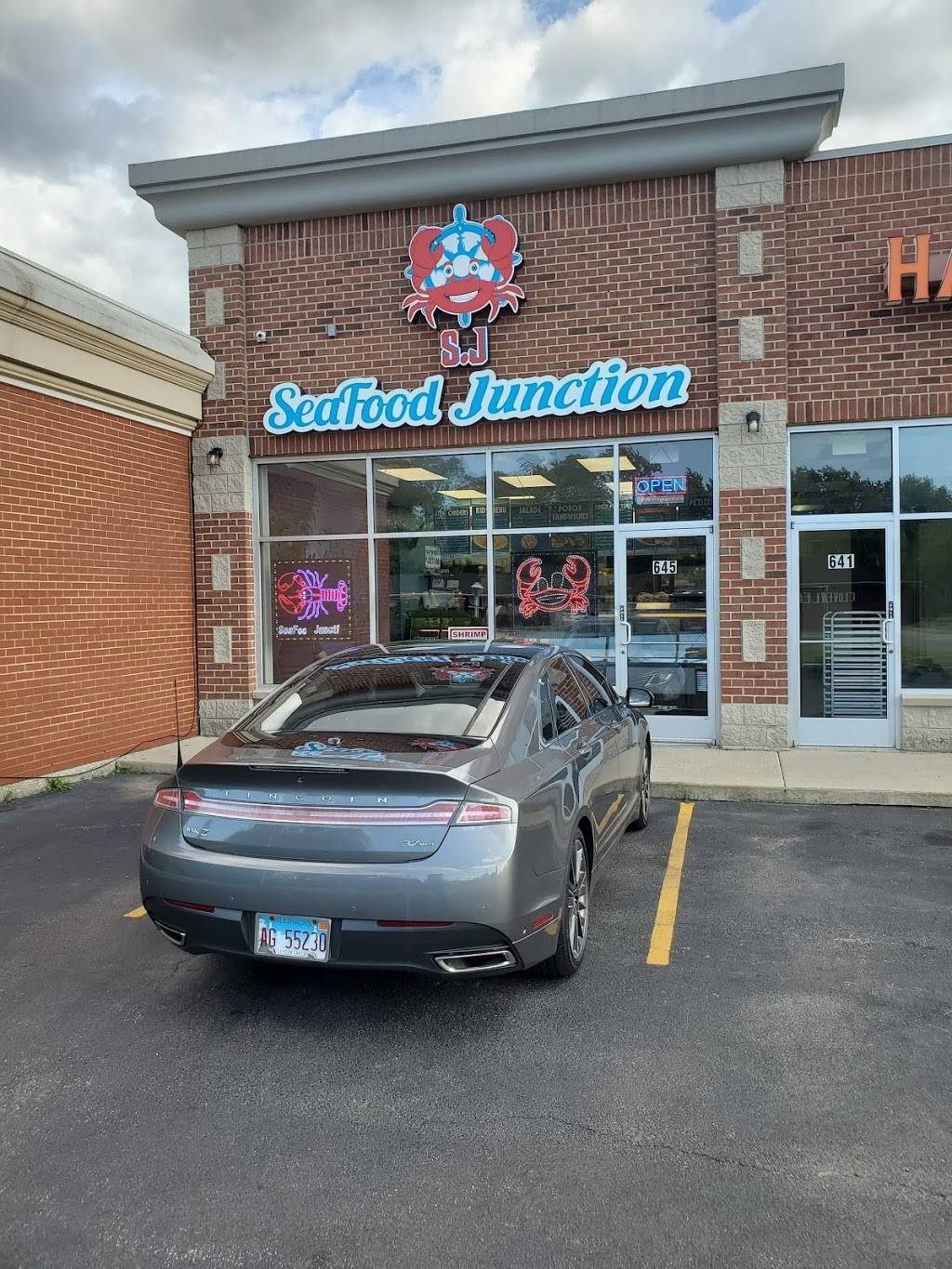 Seafood junction | restaurant | 645 E 162nd St, South Holland, IL 60473, USA | 7087134022 OR +1 708-713-4022