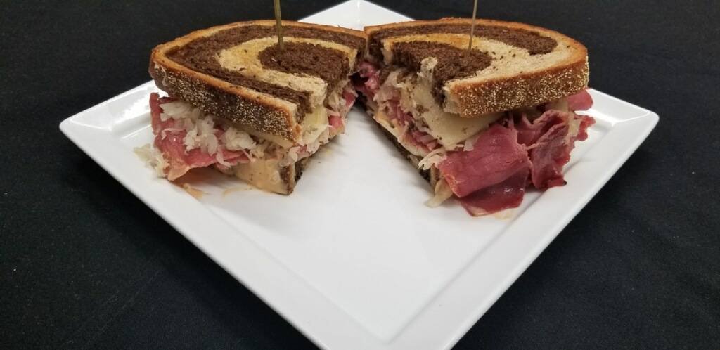 LevelOne Restraunt | restaurant | 123 E Wisconsin Ave, Neenah, WI 54956, USA | 9207258441 OR +1 920-725-8441