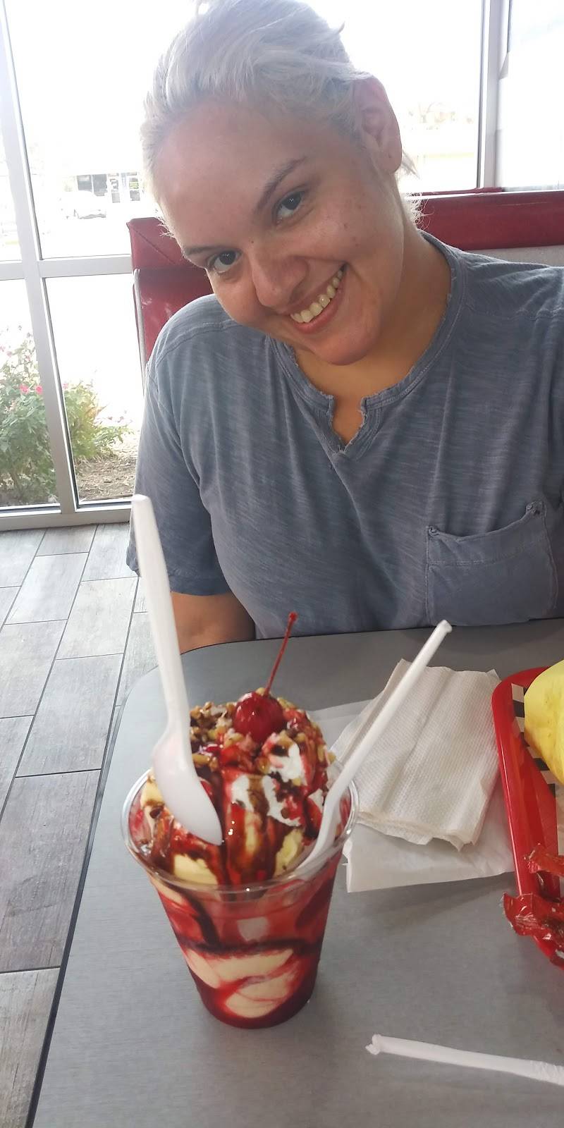 HomeTown burger | restaurant | 2719 Fredericksburg Rd, San Antonio, TX 78201, USA | 2104428868 OR +1 210-442-8868