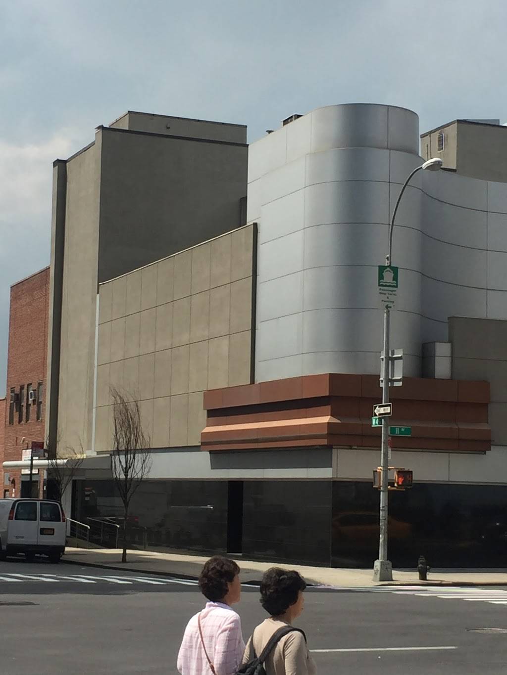 Roberts Steakhouse | restaurant | 603 W 45th St, New York, NY 10036, USA | 2122450002 OR +1 212-245-0002